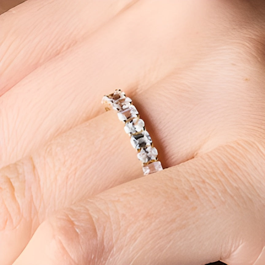 Memoire-Ring mit Labordiamanten im Smaragd- und Ovalschliff 1,0 ct. Gesamtgewicht in 10K Gelbgold (F/VS2)