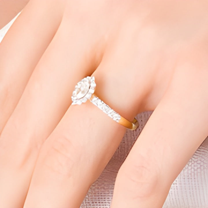 0,63 ct. Gesamtgewicht Verlobungsring mit Diamanten im Marquise- und Rundschliff, Halo, in 14K Gelbgold