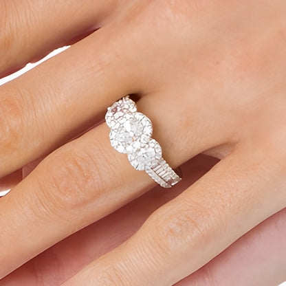 Dreistein-Verlobungsring mit ovalen und runden Diamanten in 14K Weißgold, 1.5 ct. Gesamtgewicht