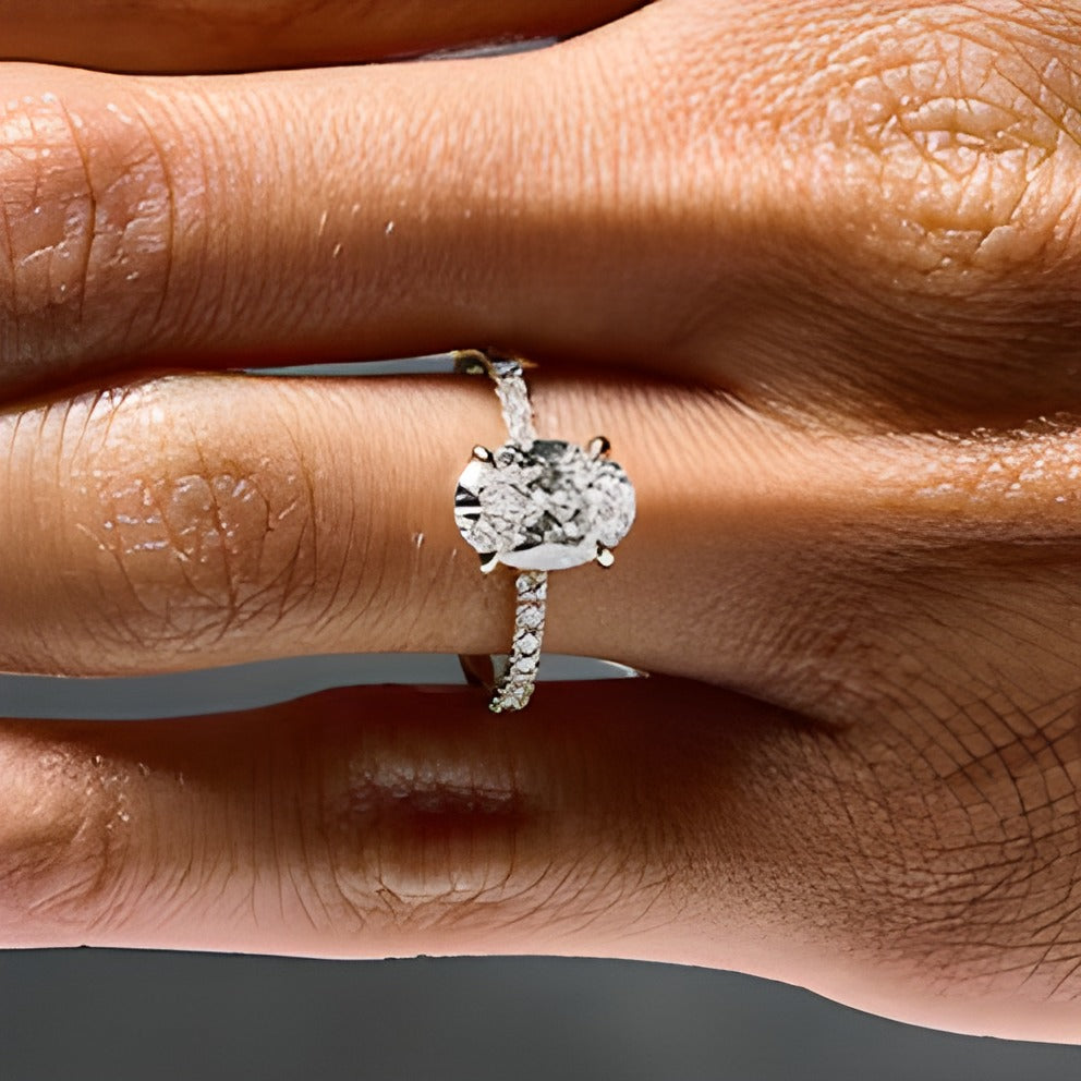 2.5 CT. Gesamtgewicht Solitär mit seitlichem Besatz Verlobungsring mit ovalem Labordiamant in 18K Gelbgold (D/IF)