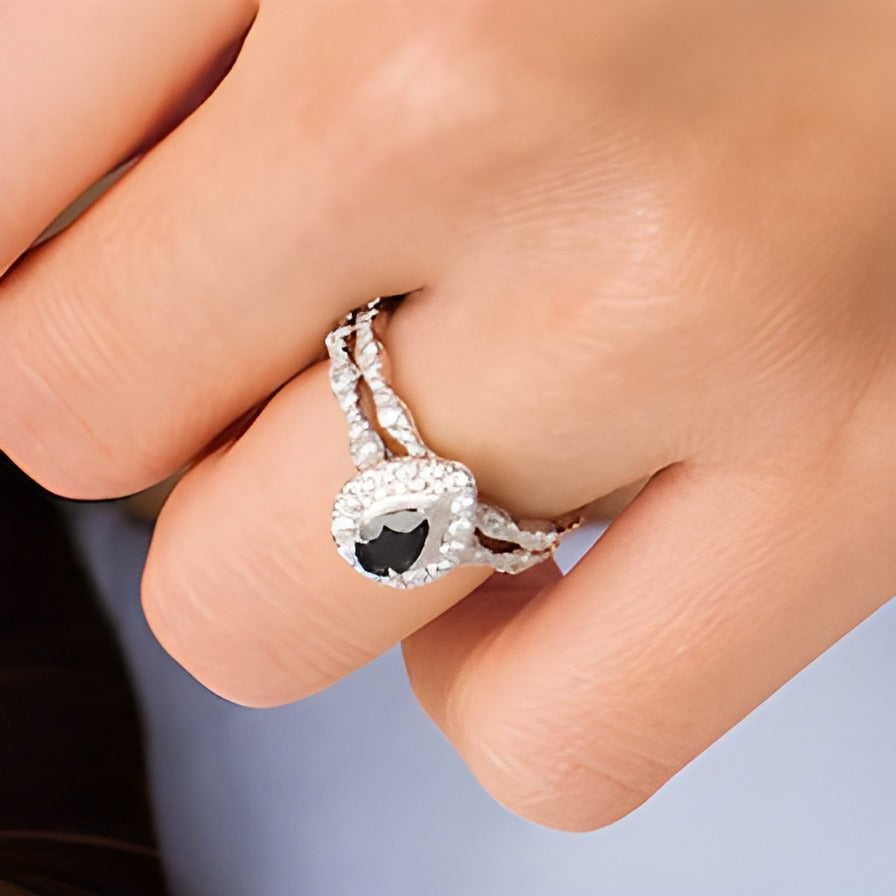 Braut-Set mit tropfenförmigem schwarzem Saphir und 0,75 ct. Gesamtgewicht Diamanten im Vintage-Stil in 10K Weißgold