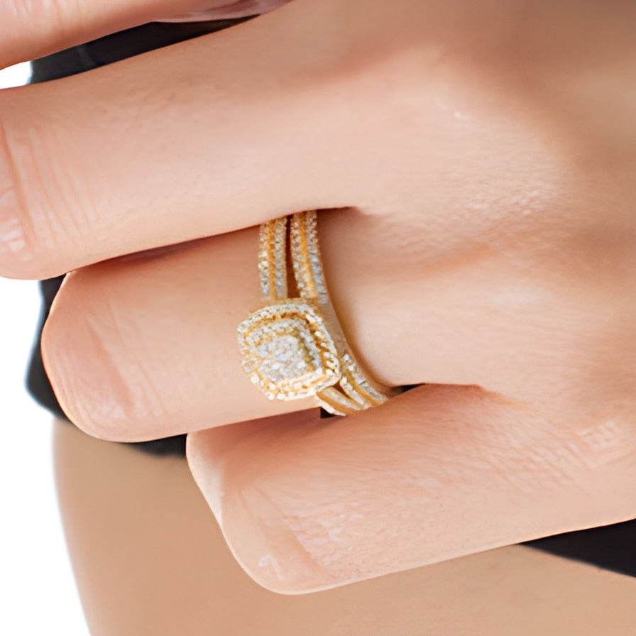 Verlobungsring mit Diamanten im Kissenschliff in 10K Gelbgold