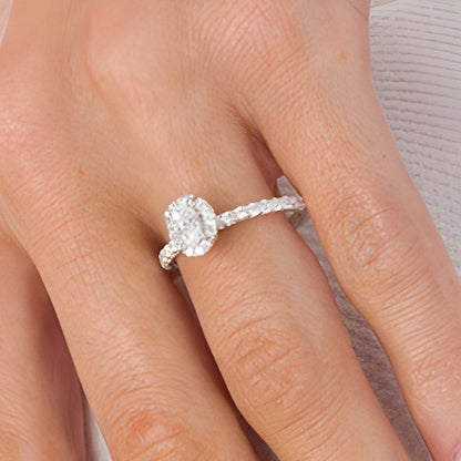 1.0 CT. Gesamtgewicht Verlobungsring mit Halo und ovalem Diamanten in 14K Weißgold (I/I2)