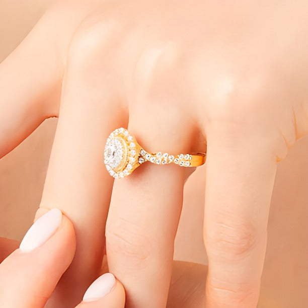 0.63 ct. Gesamtgewicht Verlobungsring mit ovalen Diamanten im Vintage-Stil, Halo-Fassung und gedrehter Ringschiene in 10K Gelbgold