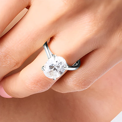 Solitär-Verlobungsring mit ovalem Labordiamant in Platin, 4.0 ct. Gesamtgewicht (F/VS2)
