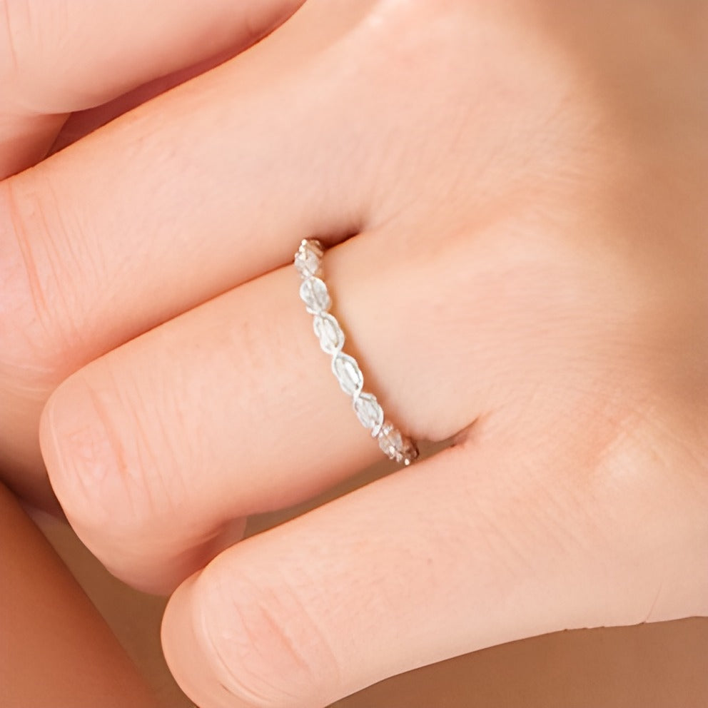 0,13 ct. Gesamtgewicht Baguette-Diamant Art-Déco Vintage-Stil stapelbarer Ring in 10K Weißgold
