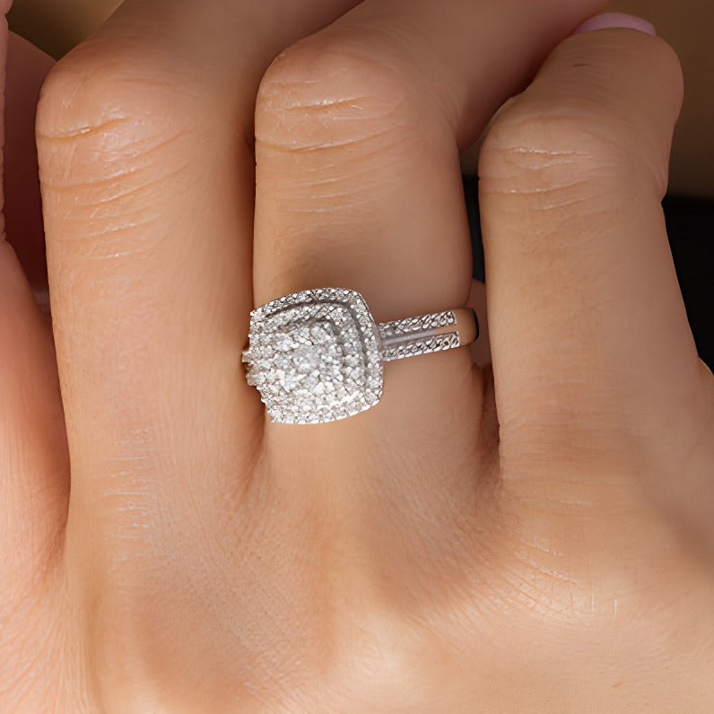 0.38 ct. Gesamtgewicht Diamant Halo-Ring in 10K Weißgold