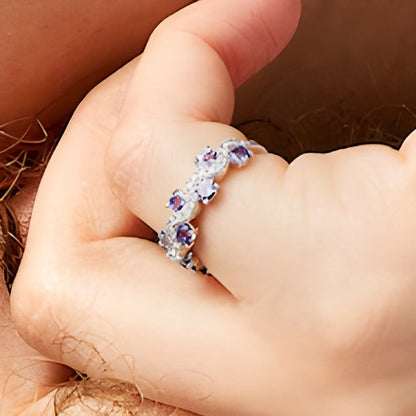3,0mm Tansanit und 0,17 ct. Gesamtgewicht Diamant Ring mit gestaffeltem Wellendesign in 14K Weißgold