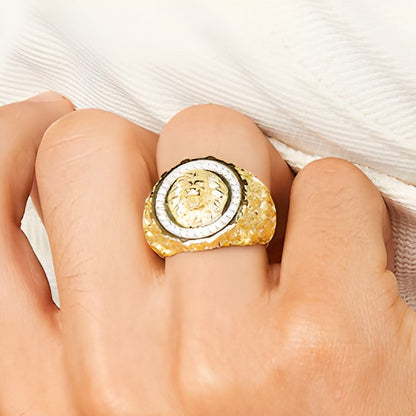Ring mit Löwenkopf-Motiv und Diamanten 0,25 ct. Gesamtgewicht in 10K Gelbgold