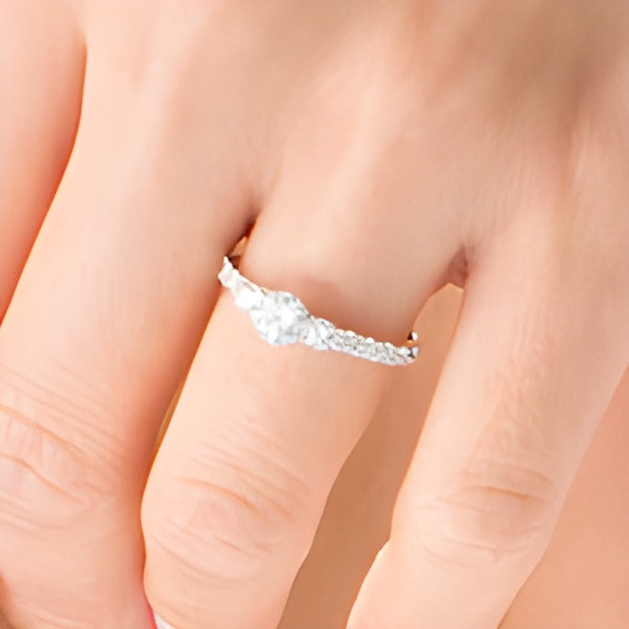 1.0 CT. TW Dreistein-Verlobungsring mit Diamanten in 14K Weißgold