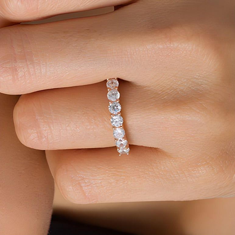 Memoire-Ring mit sieben Diamanten 1.0 ct. Gesamtgewicht in 10K Roségold