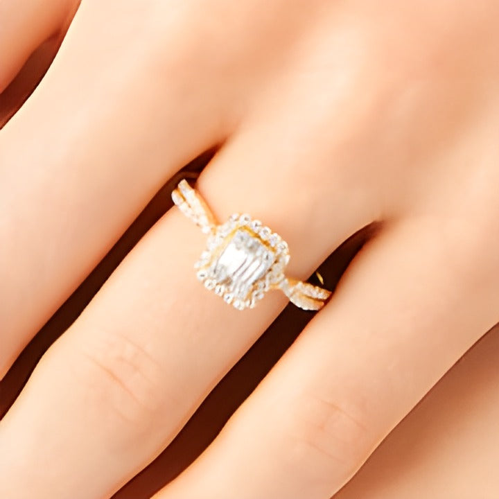 Verlobungsring mit mehreren Diamanten in Baguette-, rund- und Smaragdschliff 0.5 ct. Gesamtgewicht in 10K Gelbgold