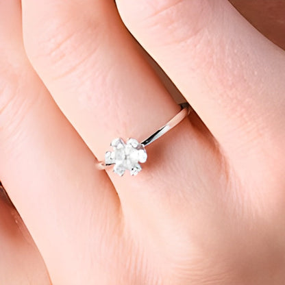 0.33 ct. Gesamtgewicht tropfenförmiger Labordiamant Blüten-Ring in 10K Weißgold (F/VS2)