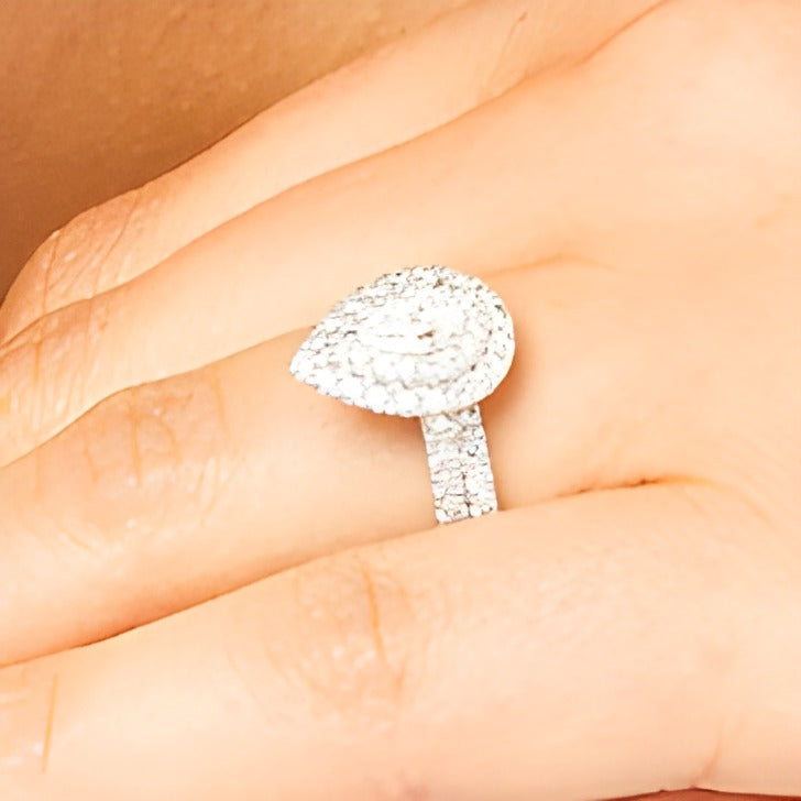 1.5 CT. Gesamtgewicht Diamant-Brautset im Tropfen- und Rundschliff mit Halo-Fassung in 14K Weißgold (I/I1)