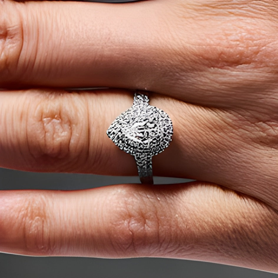 1.0 CT. Gesamtgewicht tropfenförmiger Labordiamant Halo-Verlobungsring in 14K Weißgold (F/VS2)
