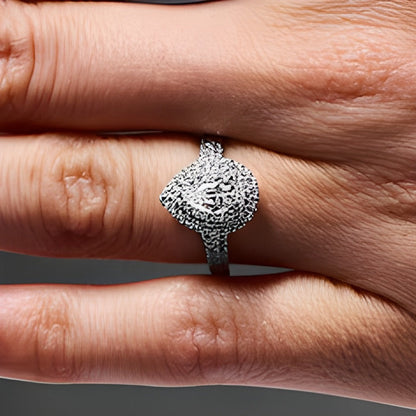 1.0 CT. Gesamtgewicht tropfenförmiger Labordiamant Halo-Verlobungsring in 14K Weißgold (F/VS2)
