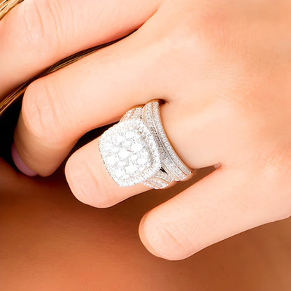 2.5 ct. Gesamtgewicht Komposit-Diamant Brautset mit Kissenschliff-Rahmen, mehrreihig, in 10K Weißgold