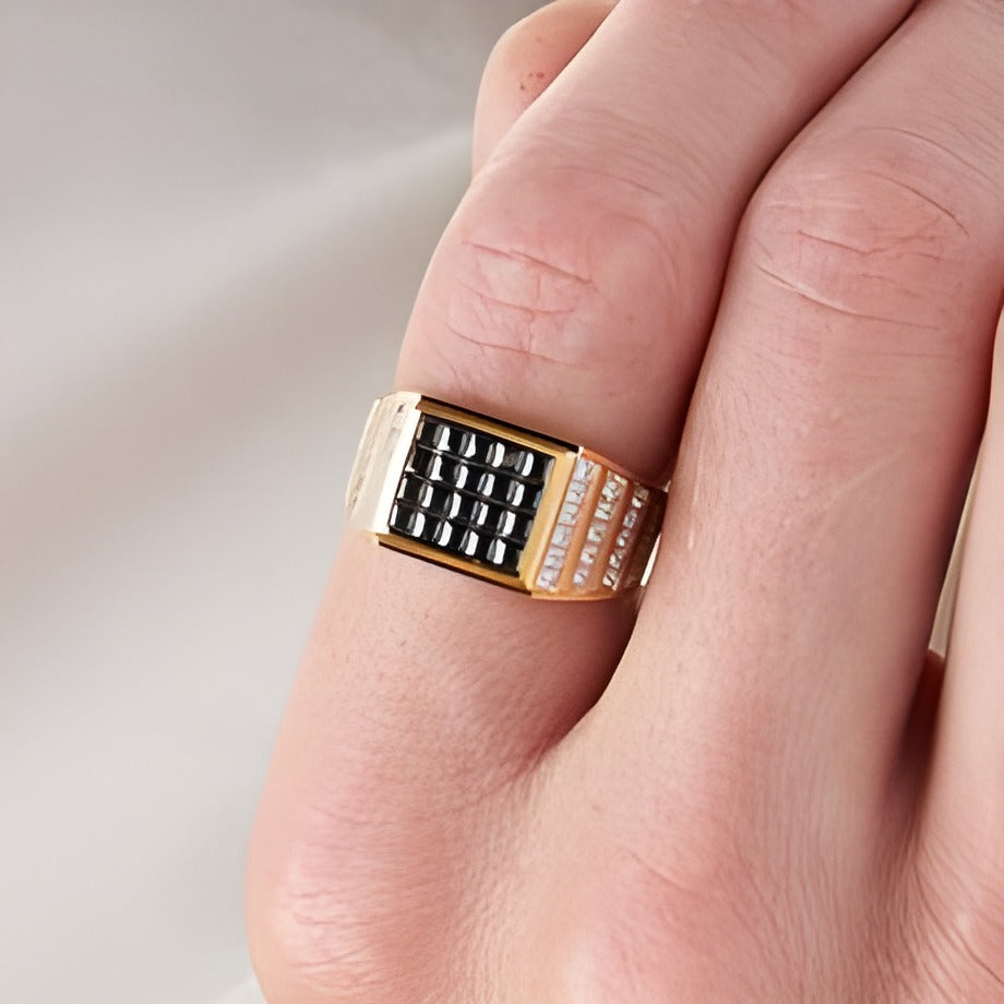 1,5 ct. Gesamtgewicht Fashion-Ring mit schwarzen und weißen Diamanten im Princess-Schliff, mehrreihig, in 10K Gelbgold