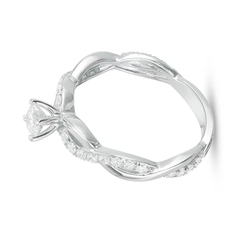 1.0 CT. TW Diamant-Verlobungsring im Twist-Design als Solitär mit seitlichem Besatz in 14K Weißgold