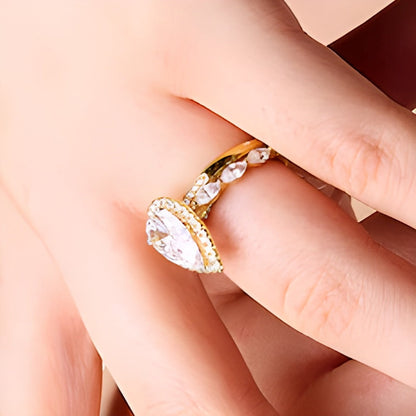 4.0 ct. Gesamtgewicht Halo-Verlobungsring mit tropfenförmigem Labordiamant in 14K Gelbgold (F/VS2)