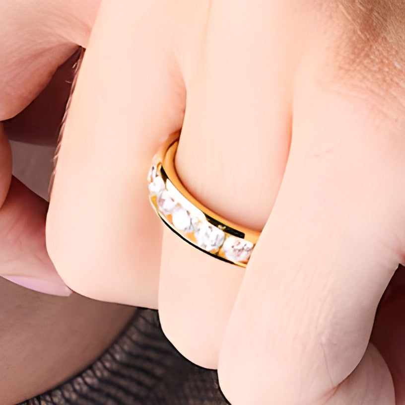 2.0 ct. Gesamtgewicht Labordiamant Ring kanalgefasst in 10K Gelbgold (F/VS2)