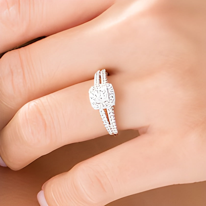 Halo-Verlobungsring mit Diamanten in Princess- und rundem Schliff aus 14K Weißgold für Damen