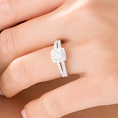 Halo-Verlobungsring mit Diamanten in Princess- und rundem Schliff aus 14K Weißgold für Damen
