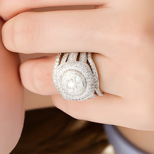 2.25 ct. Gesamtgewicht Komposit-Diamant Brautset im Vintage-Stil, mehrreihig mit Kissenschliff-Rahmen in 10K Weißgold