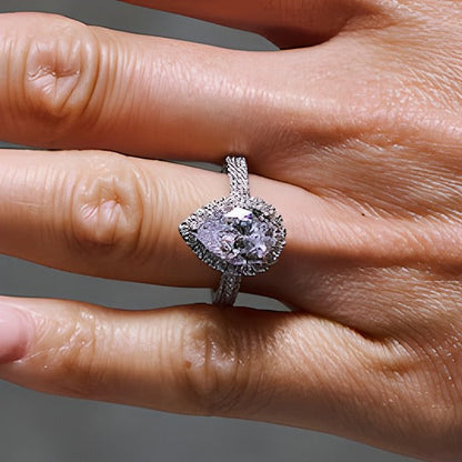 2.63 CT. Gesamtgewicht Halo-Ring mit tropfenförmigem Labordiamant in 14K Weißgold (F/SI2)
