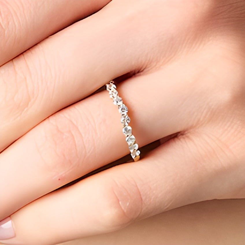 0.5 ct. Gesamtgewicht Memoire-Ring mit Labordiamanten in Kontur-Form aus 14K Gelbgold (I/SI2)