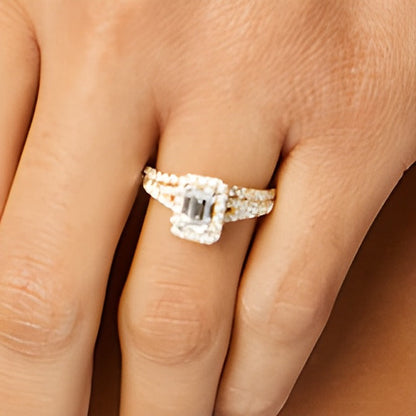 1,88 ct. Gesamtgewicht Braut-Set mit Labordiamanten im Smaragdschliff, Halo und geteilter Schiene in 14K Gelbgold (I/SI2)