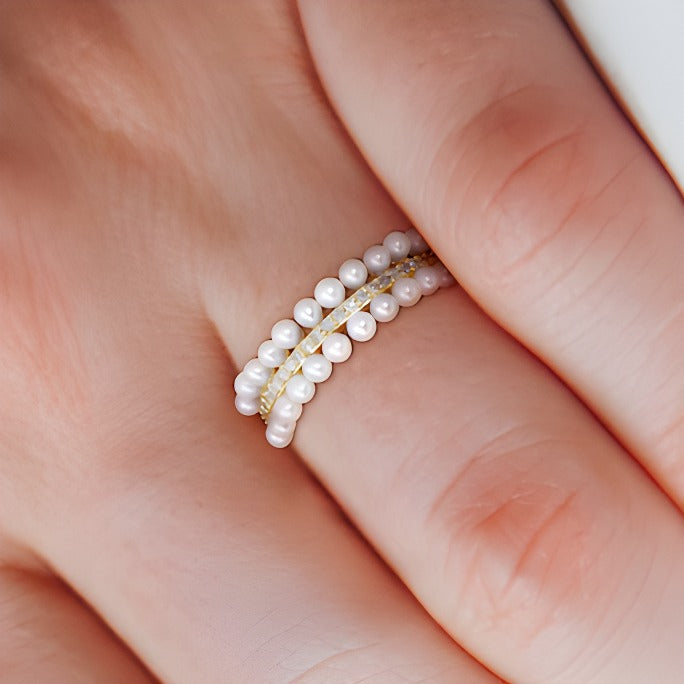 Ring mit Zuchtperlen und 0,1 ct. Gesamtgewicht Diamanten, dreireihig, in 10K Gelbgold