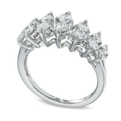 Ring mit 1.0 CT. Gesamtgewicht Diamanten, sieben Steine, in 10K Weißgold