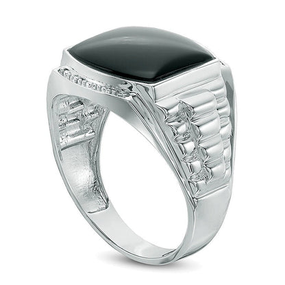 13,0 mm Fashion-Ring mit Onyx im Kissenschliff und abgestufter Ringschiene in 10K Weißgold