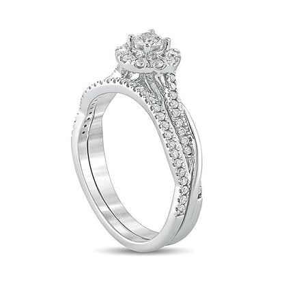 Brautset mit Diamanten 0.5 ct. Gesamtgewicht, rund, Halo mit Twist-Ringschiene, in 10K Weißgold