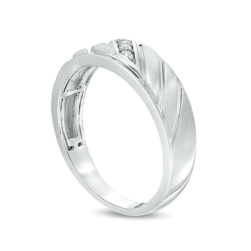 0.05 ct. Gesamtgewicht Diamant Dreistein Ehering mit schräger Rille in 10K Weißgold