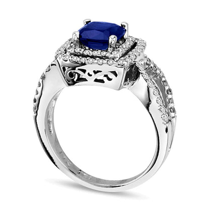 Verlobungsring Halo mit blauem Saphir im Kissenschliff 6,5 mm und 0,75 ct. Gesamtgewicht Diamanten in 14K Weißgold
