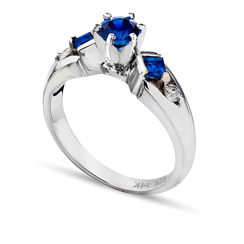 5,0 mm blauer Saphir und Diamant 0,1 ct. Gesamtgewicht Solitär mit seitlichem Besatz in 14K Weißgold