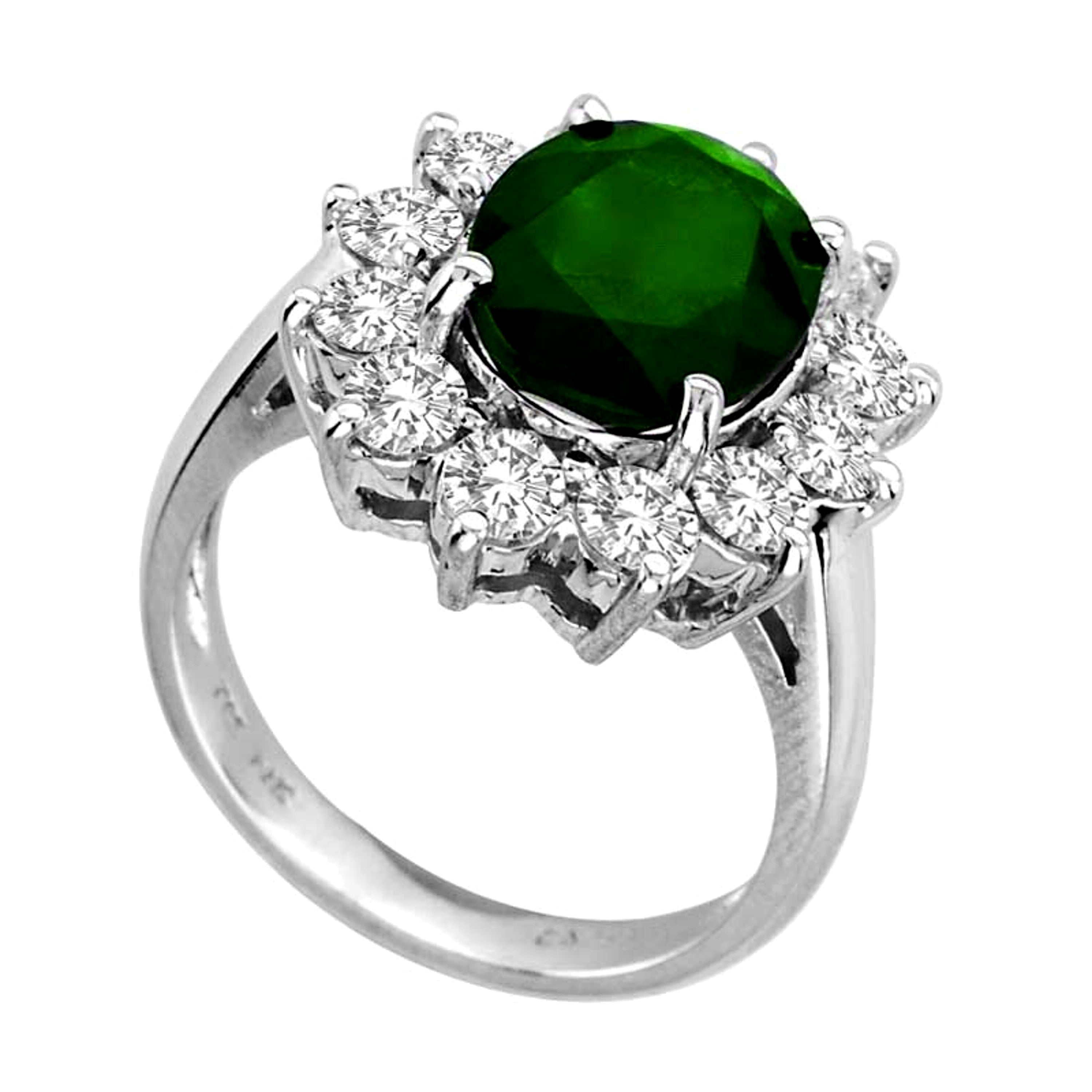 Ring mit ovalem Smaragd und 1.5 ct. Gesamtgewicht Diamanten in 14K Weißgold