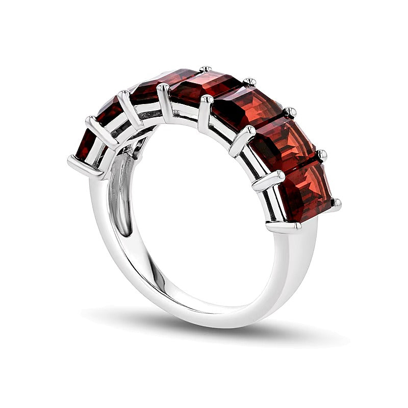 Memoire-Ring mit Granat im Smaragdschliff, sieben Steine, in 14K Weißgold