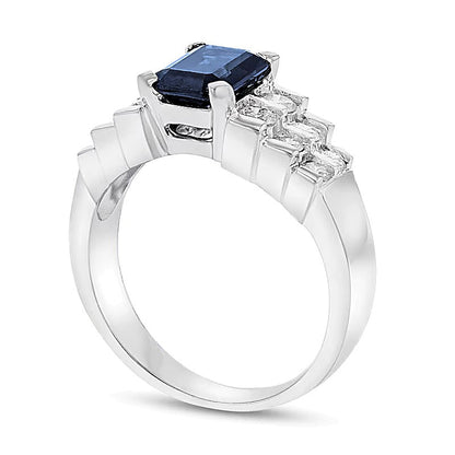 Ring mit blauem Saphir im Smaragdschliff und Diamanten 0,63 ct. Gesamtgewicht in gestaffelter Doppelreihe in 14K Weißgold