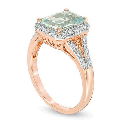 Ring mit Aquamarin im Smaragdschliff und 0.17 ct. Gesamtgewicht Diamanten in 14K Roségold