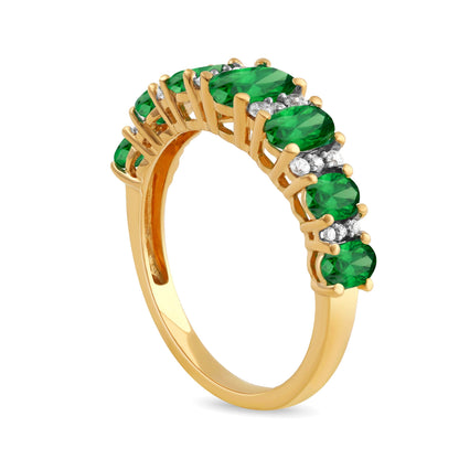 Fashion-Ring mit ovalem Smaragd und 0,13 ct. Gesamtgewicht Diamant in 10K Gelbgold