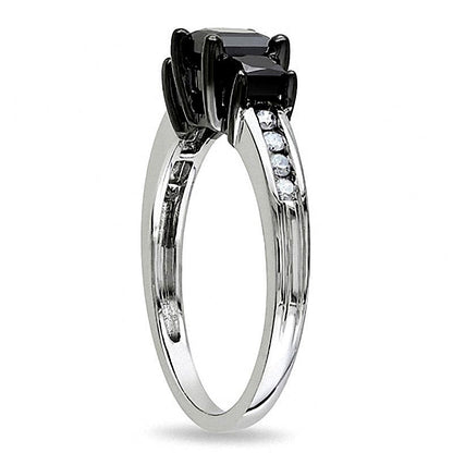 1.5 CT. Gesamtgewicht Dreistein-Ring mit behandelten schwarzen und weißen Diamanten im Princess-Schliff in 10K Weißgold