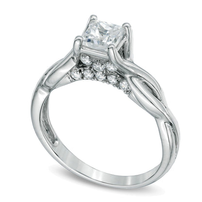1.0 CT. TW Verlobungsring mit Diamant im Princess-Schliff und gedrehter Ringschiene in 14K Weißgold (J/I3)