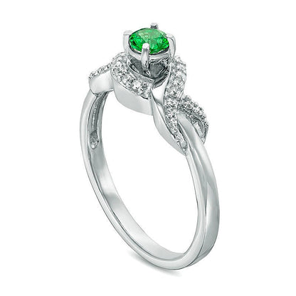 4,0mm Labor-Smaragd und 0,1 ct. Gesamtgewicht Diamant Infinity Freundschaftsring in rhodiniertem Sterlingsilber