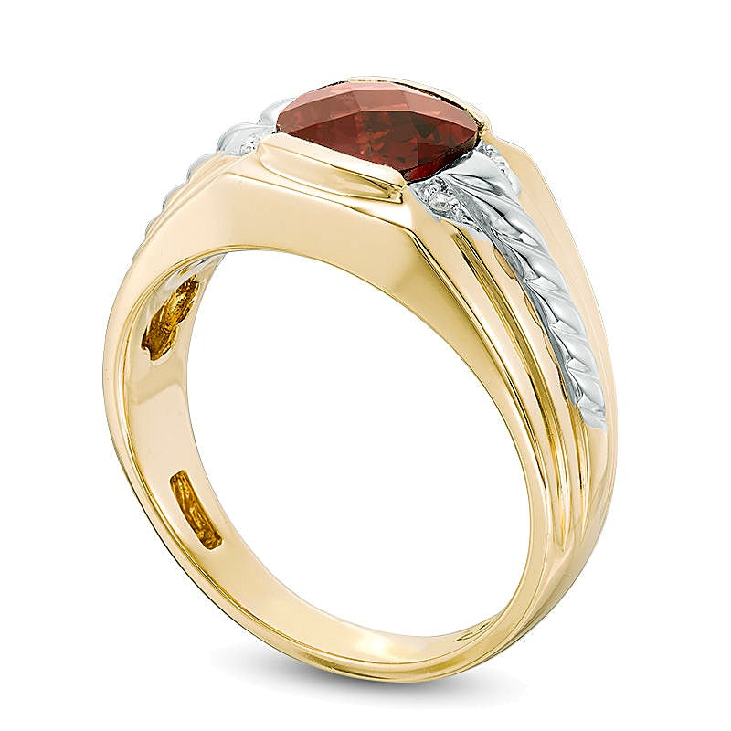 Fashion-Ring mit Granat im Kissenschliff 8,0 mm und Diamant-Besatz in 10K Gelbgold