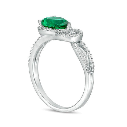 Fashion-Ring mit tropfenförmigem Labor-Smaragd und 0.17 ct. Gesamtgewicht Diamanten und Knoten-Rahmen in rhodiniertem Sterlingsilber
