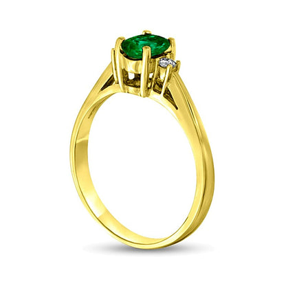 Ring mit ovalem Smaragd und 0,05 ct. Gesamtgewicht Diamanten in 14K Gelbgold