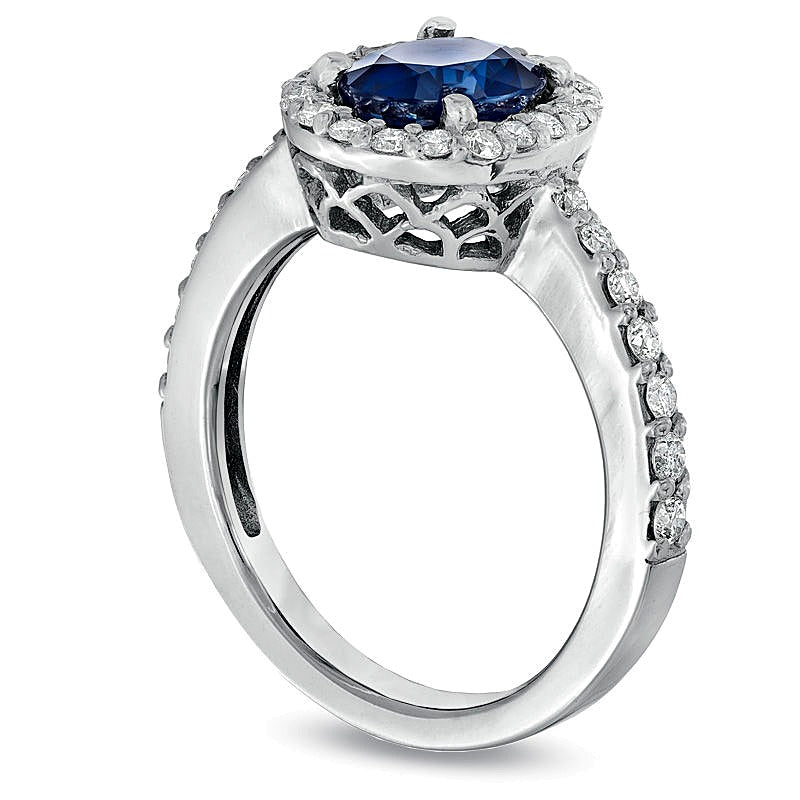Verlobungsring mit ovalem blauem Saphir und 0,5 ct. Gesamtgewicht Diamanten im Halo aus 14K Weißgold